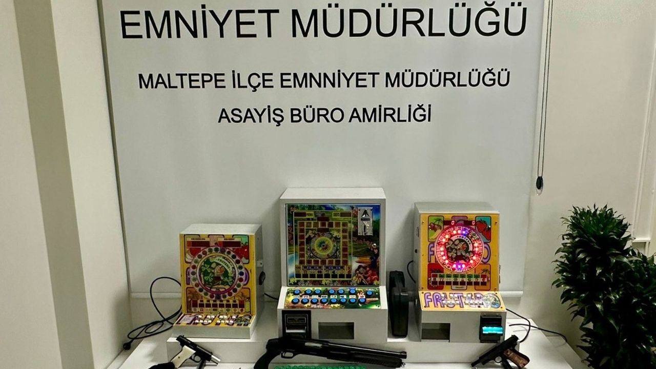 Cephanelik gibi ev! Silahlar fişekler ve kumar makineleri çıktı