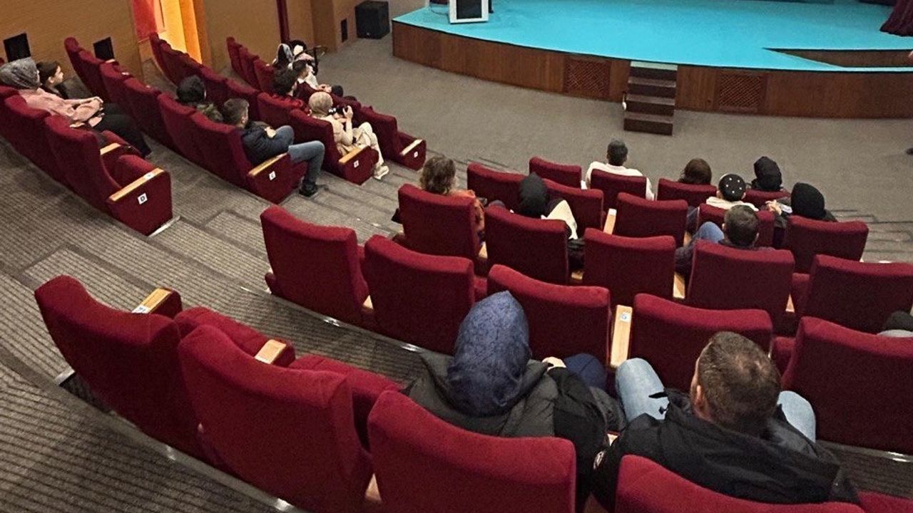 Bu seminer aileleri yakından ilgilendiriyor: Özel çocuklarla etkili iletişim nasıl kurulur?