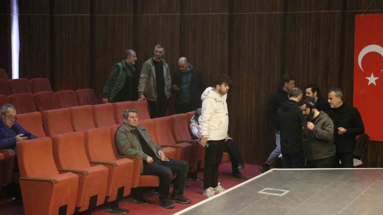 Sakaryaspor’da kritik kongre ertelendi: Yeni başkan 28 Aralık’ta belli olacak