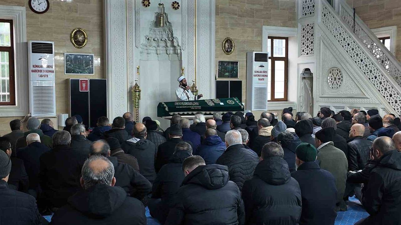 Servis kazasında hayatını kaybeden şoför, son yolculuğuna uğurlandı