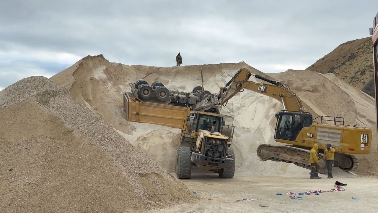 Taş ocağında korkunç olay: Kamyonun damperi arasında sıkışan sürücü hayatını kaybetti