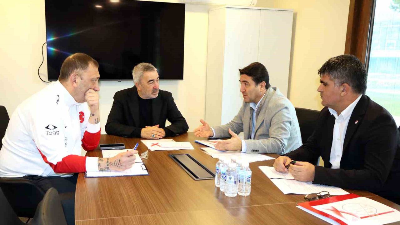 Gençlerden kadınlara, amatörden elit liglere: Türk futbolunun geleceği masaya yatırıldı