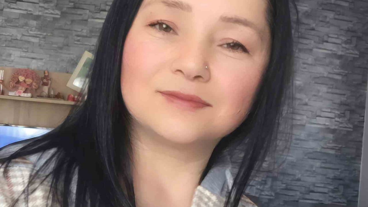 Yolun karşısına geçemeye çalışan kadın, otomobilin çarpması neticesinde hayatını kaybetti