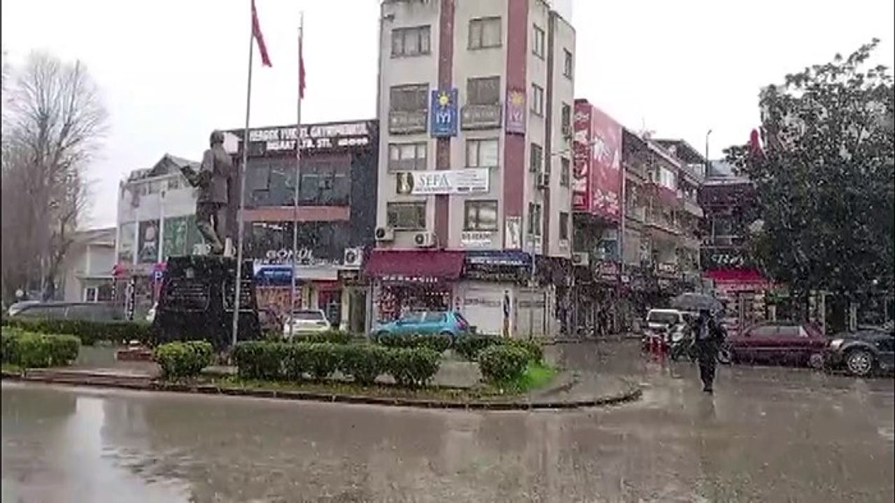 Sakarya Beyaza Büründü! Kar Kalınlığı 20 Santimi Buldu