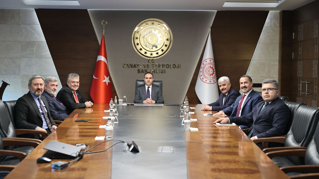 AK Parti Kocaeli Milletvekillerinden Bakan Kacır’a Ziyaret