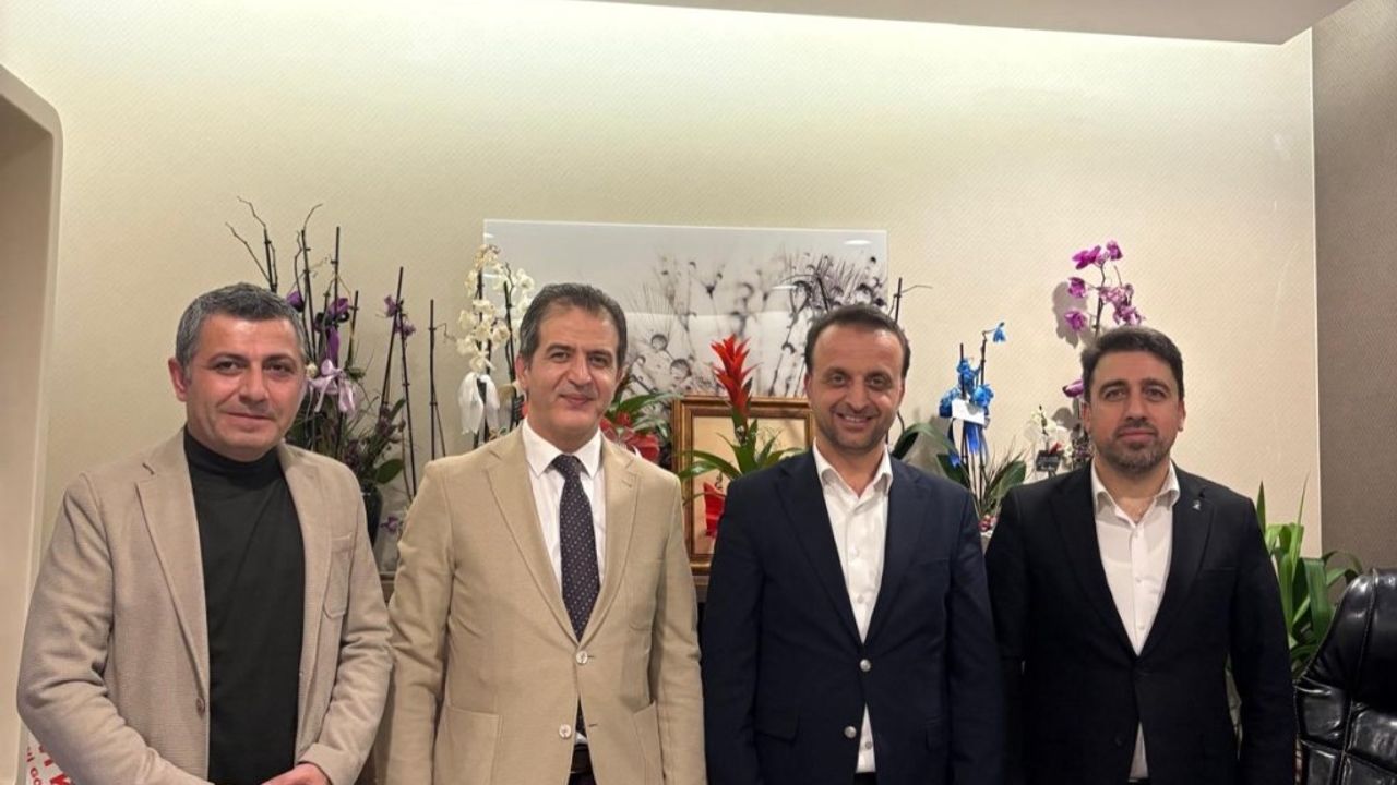 AK Parti Körfez'den Doç. Dr. Alper Gültekin’e Hayırlı Olsun Ziyareti