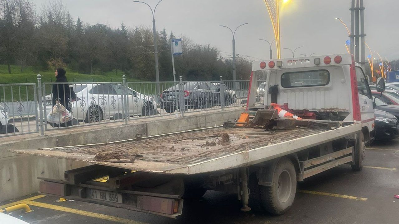 Çekici 4 Araçlık Alanı İşgal Etti, Sürücüler Tepkili