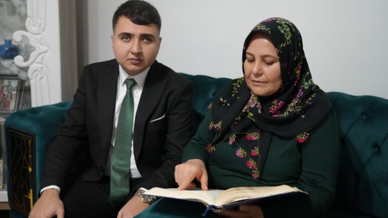 Doğuştan görme engelli genç, 1 yılda hafız oldu