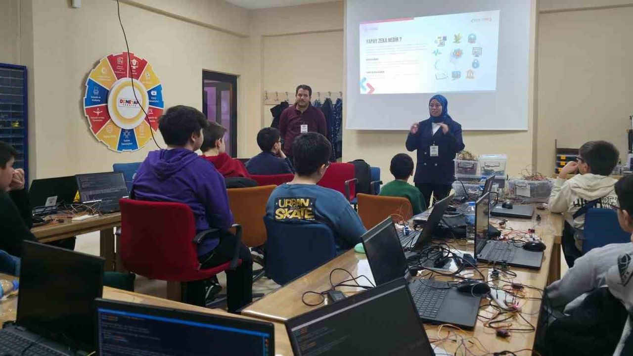 Bayburt’ta gençler yapay zekâ ile tanıştı: Dijital atölyede farkındalık eğitimi