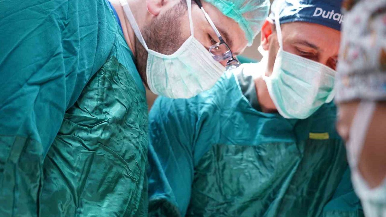 Bilecik’te tıp alanında bir ilk: Karın zarı açılmadan rahim koruyucu ameliyat yapıldı