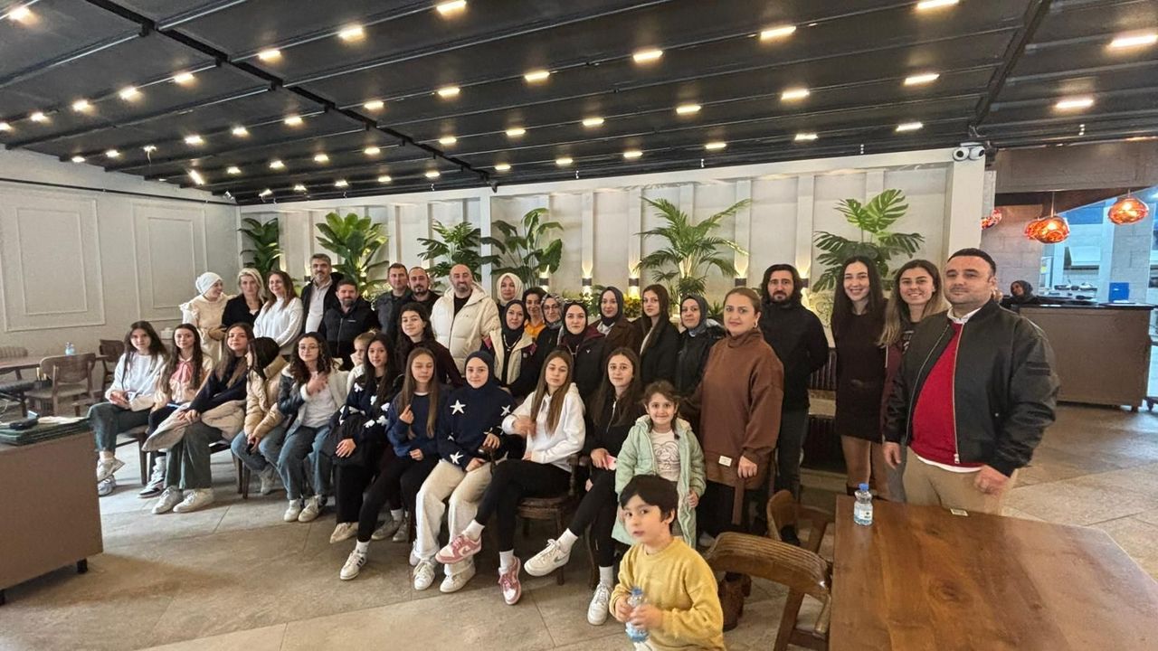 Büyük Kartepe Spor Yarı Final Sevincini Kahvaltıda Kutladı