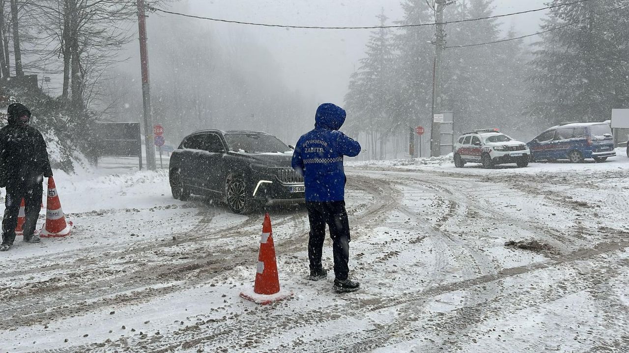 Kocaeli Büyükşehir Zabıtası Kar-Kış Demeden Görev Başında
