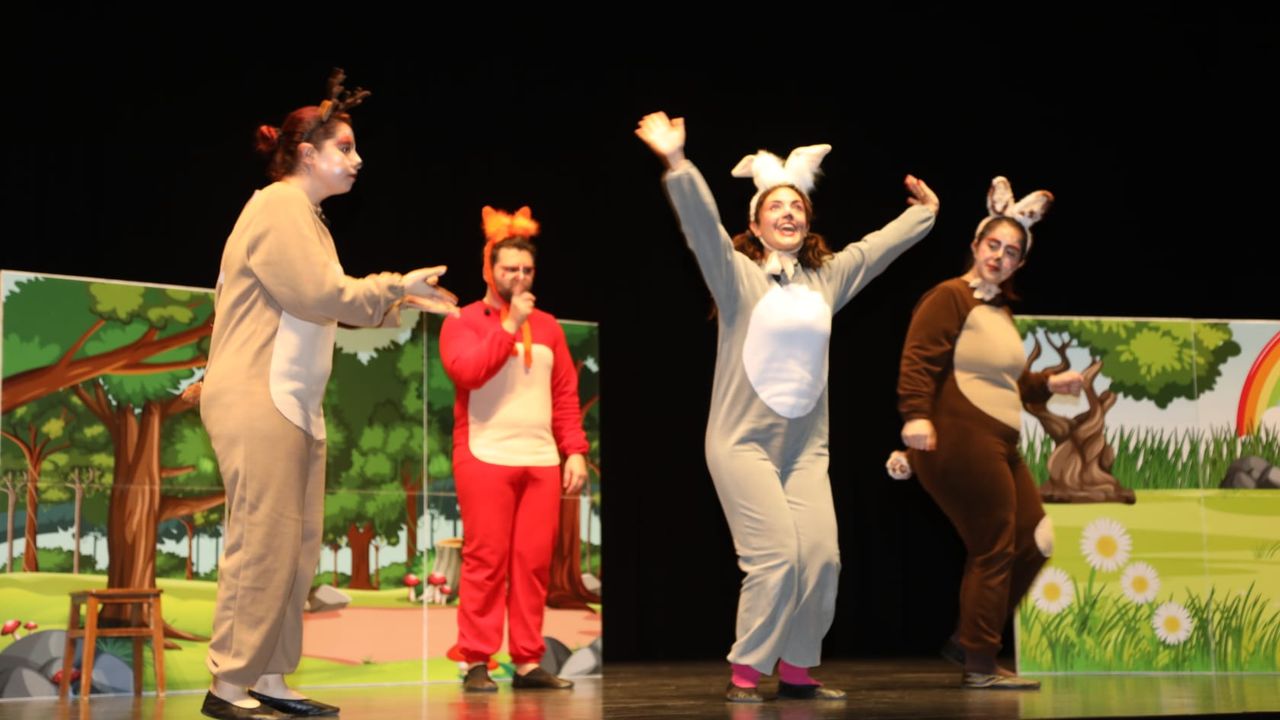 Çayırovalı Çocuklar Tiyatro Dolu Bir Hafta Sonu Geçirdi