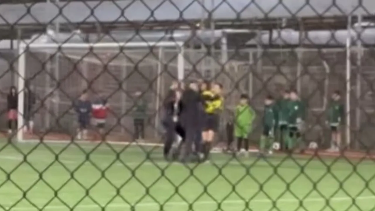 Çubuklu Balaspor, Hakeme Şiddet Uygulayan Antrenörün Görevine Son Verdi