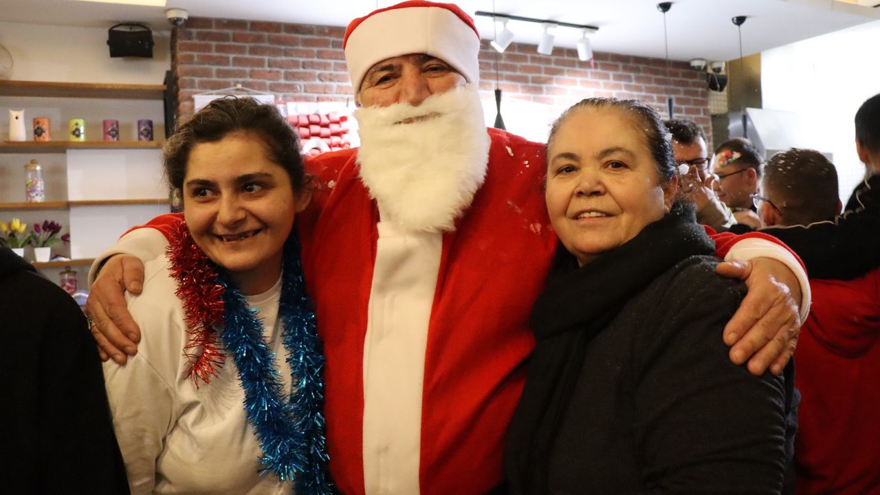 İzmit’te anlamlı etkinlik: Özel gereksinimli çocuklara yılbaşı sevinci