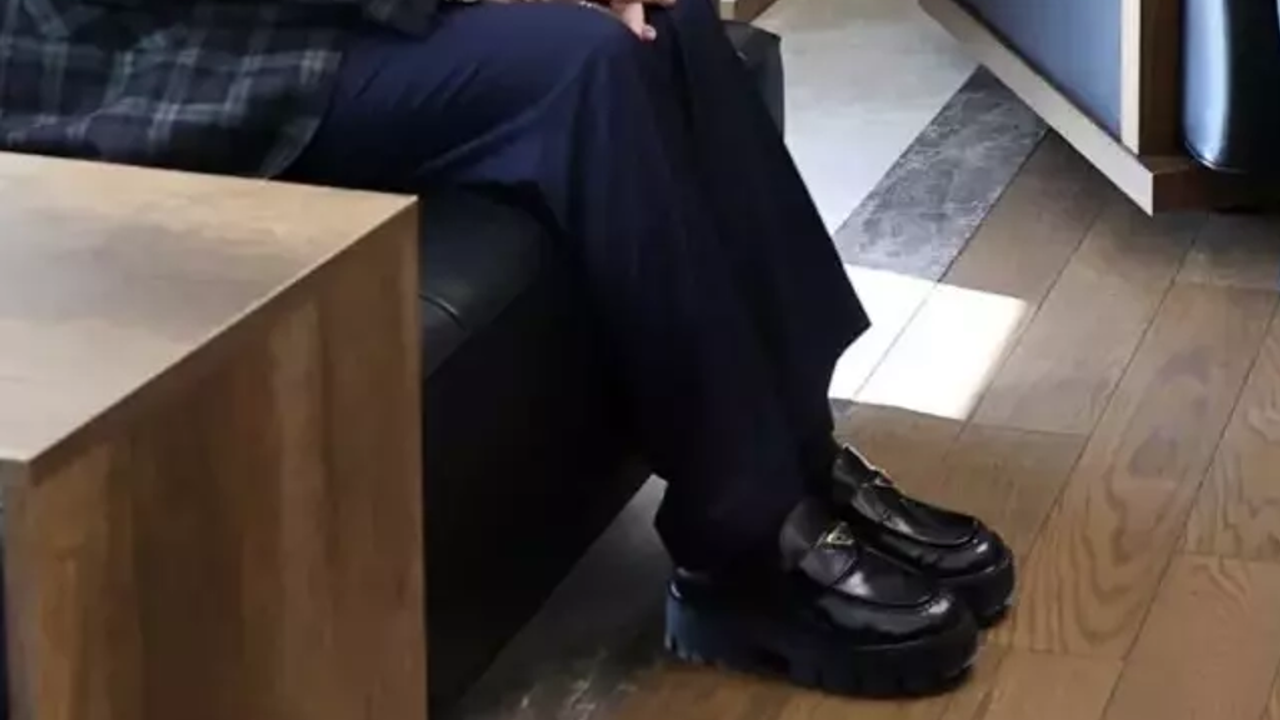 AK Parti Milletvekili Cevahir Asuman Yazmacı’nın Ayakkabısı Gündem Oldu