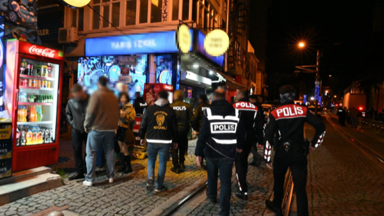 İzmit’te gece denetimi: 28 işletme kontrol edildi, ruhsatsız müzik tespit edildi