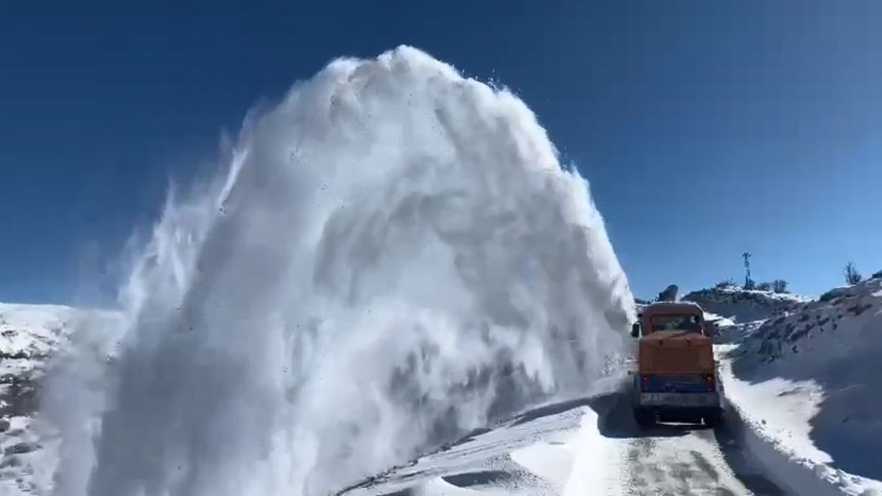 Elazığ’da kar yağışı sonrası 108 köy yolu kapandı, 57’si ulaşıma açıldı