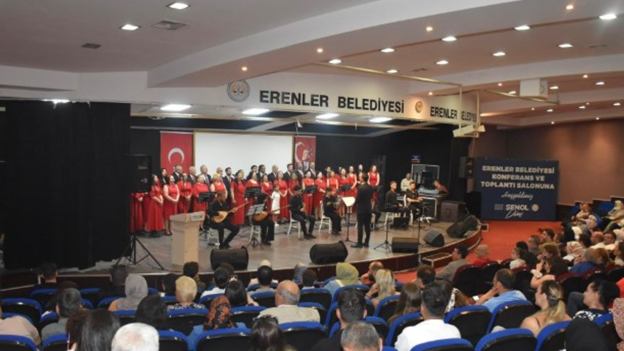 Erenler'de kahkaha dolu akşam: Ücretsiz tiyatro oyunu izleyiciyle buluşuyor