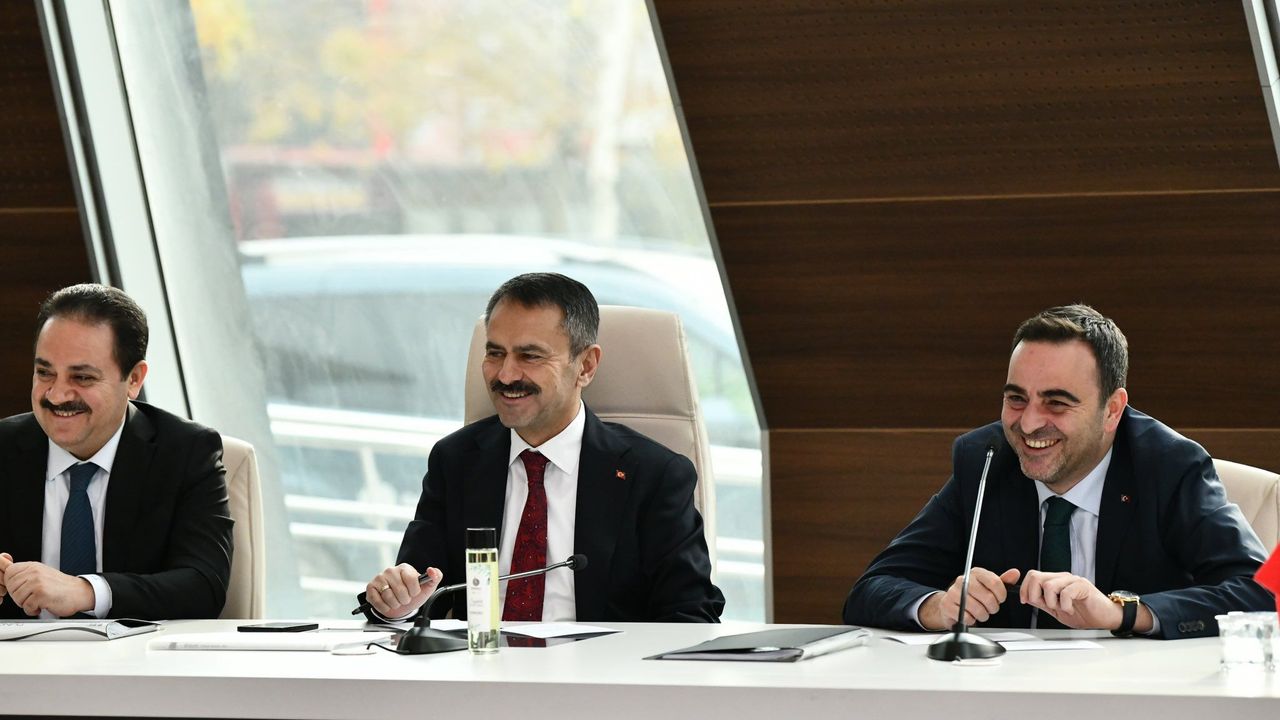 Başkan Özlü’den Valilik ve Muhtarlarla İstişare Toplantısı: “Ortak Akılla Başiskele’ye Hizmet”