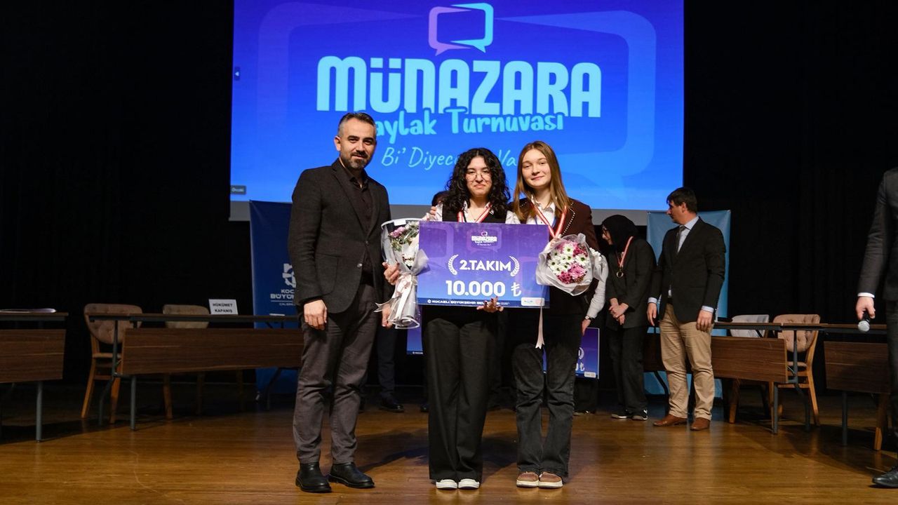 Gençler kürsüde buluştu: Kocaeli’de liseliler arasında nefes kesen münazara