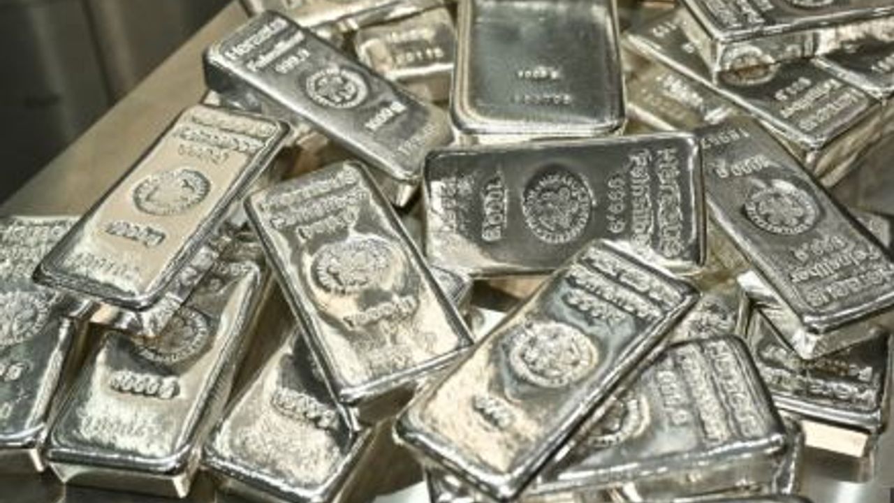 Gümüşte tren kaçtı mı? Ünlü ekonomist tüyo verdi!