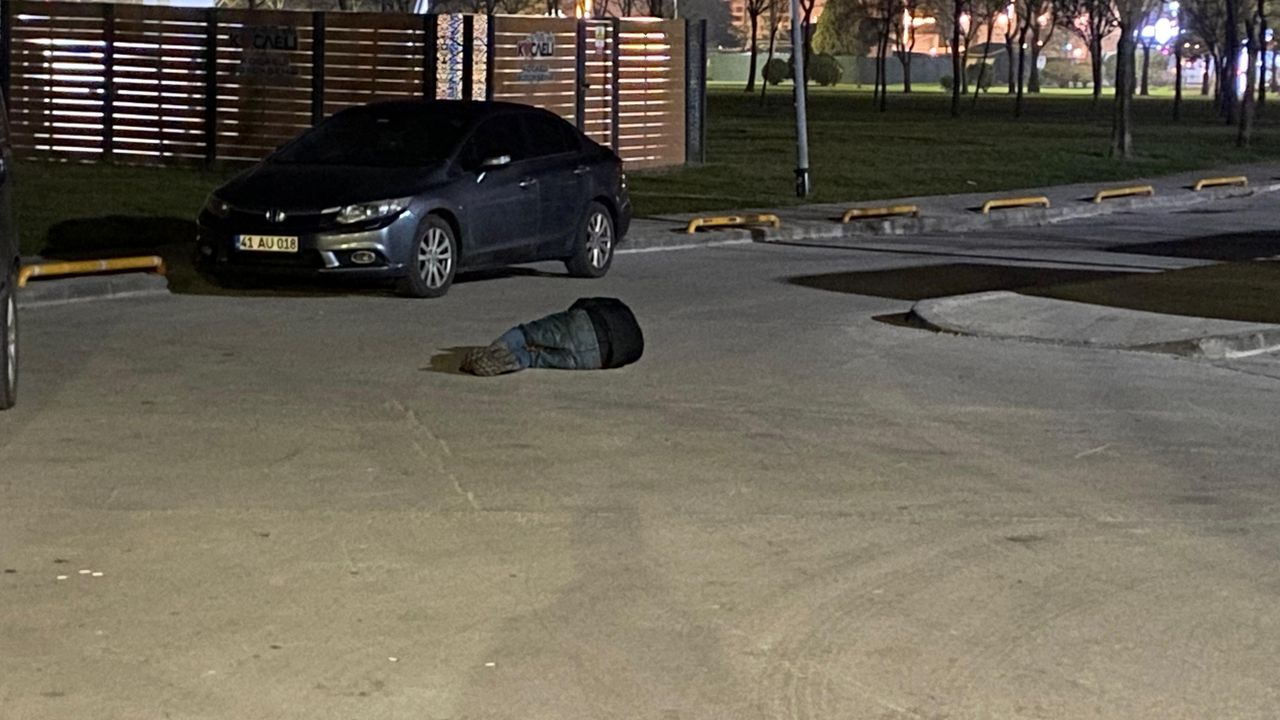 İzmit'te Madde Etkisindeki Şahıs Panik Yarattı