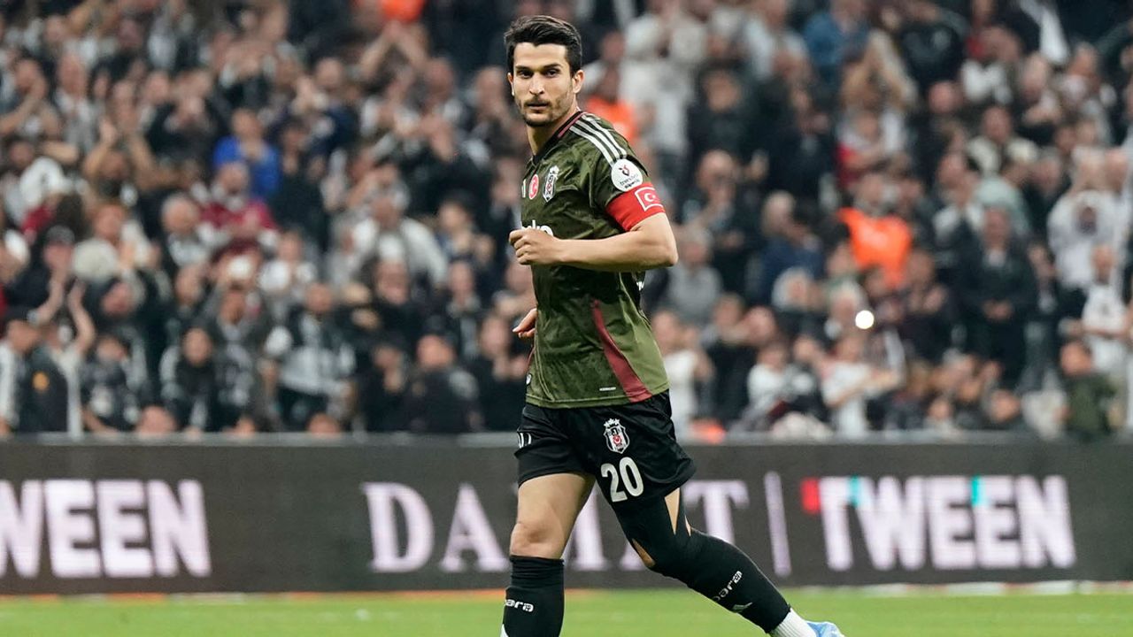 Necip Uysal: “Kariyerime Bu Forma Altında Nokta Koyacağım”