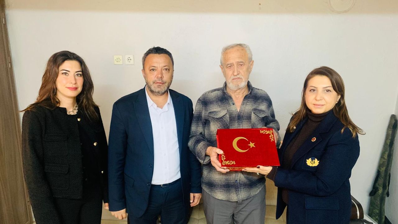 Gazilere Türk bayrağı ve Kur’an-ı Kerim: “Her zaman yanınızdayız” mesajı