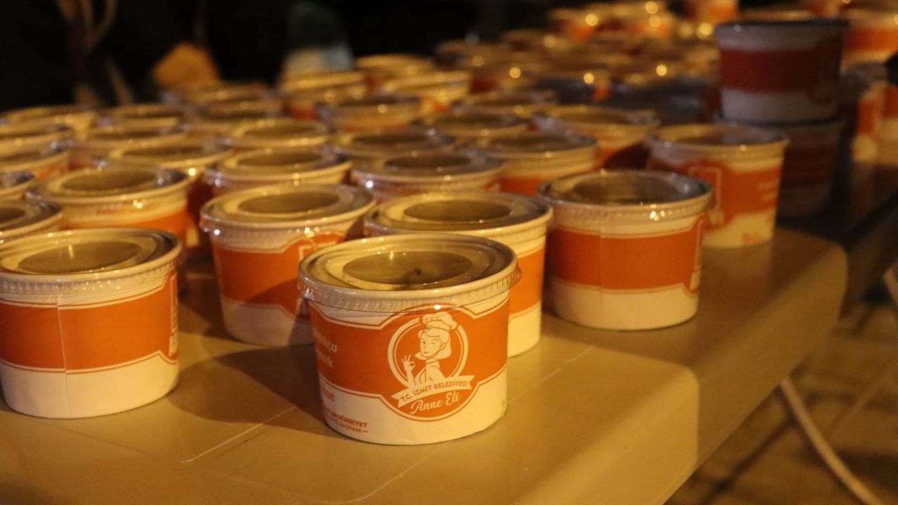 İzmit’te Regaip Kandili’ne Tatlı Dokunuş: Fevziye Camii’nde Helva Dağıtılacak