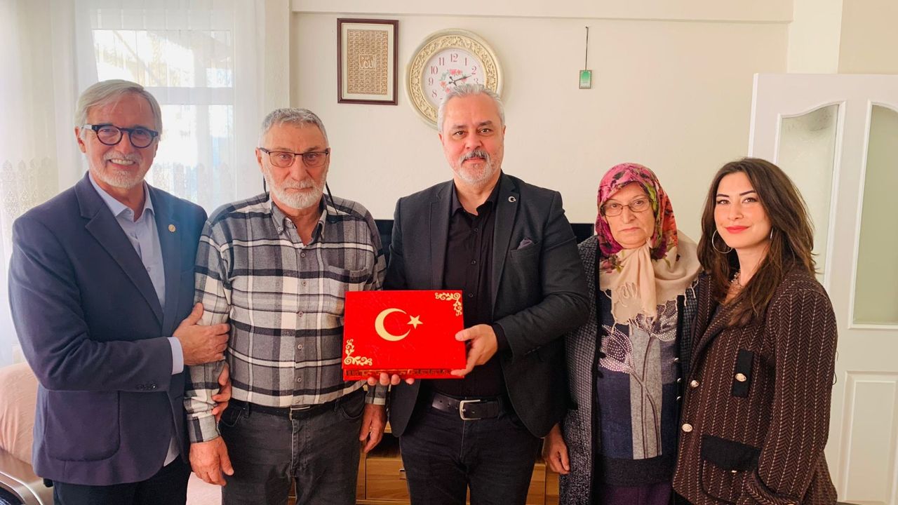 İzmit Belediyesi’nden Derince’de Kıbrıs Gazilerine Anlamlı Ziyaret