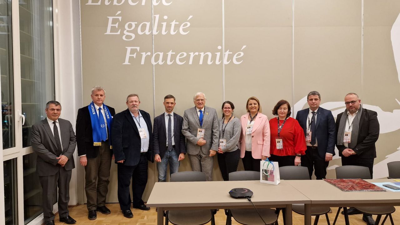 İzmit Sanat Akademisi’nin Folklor Başarısı Fransa’da Taçlandı