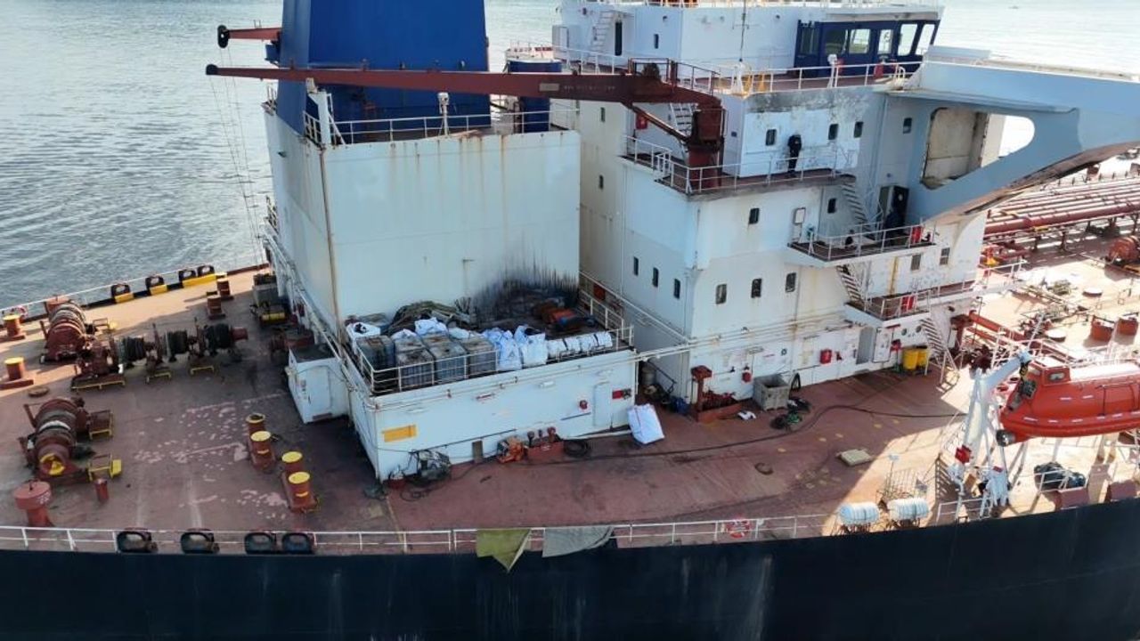 Vurulan Rus tankeri İstanbul’da: Karadeniz saldırısının izleri gün yüzüne çıktı