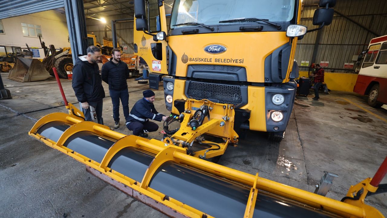 Başiskele Belediyesi Karla Mücadele İçin Tüm Ekipleriyle Sahada
