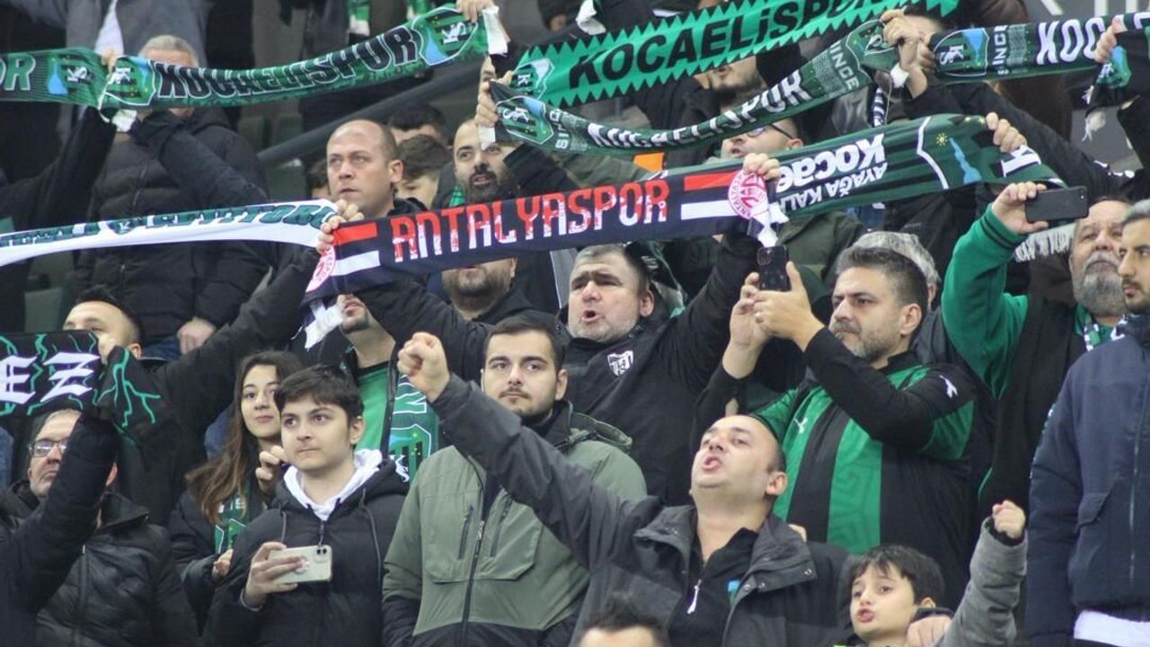 Kocaelispor-Antalyaspor Maçını Kaç Kişi Tribünden Takip Etti?