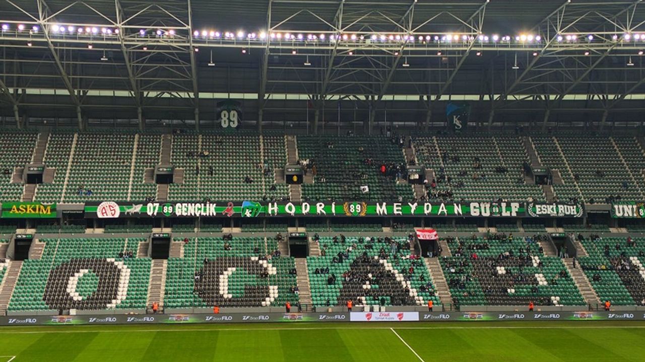 Kocaelispor–Erzurumspor maçında tribünler boş kaldı