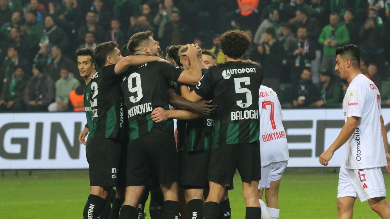 Kocaelispor İç Sahada Süper Lig’e Damga Vuruyor