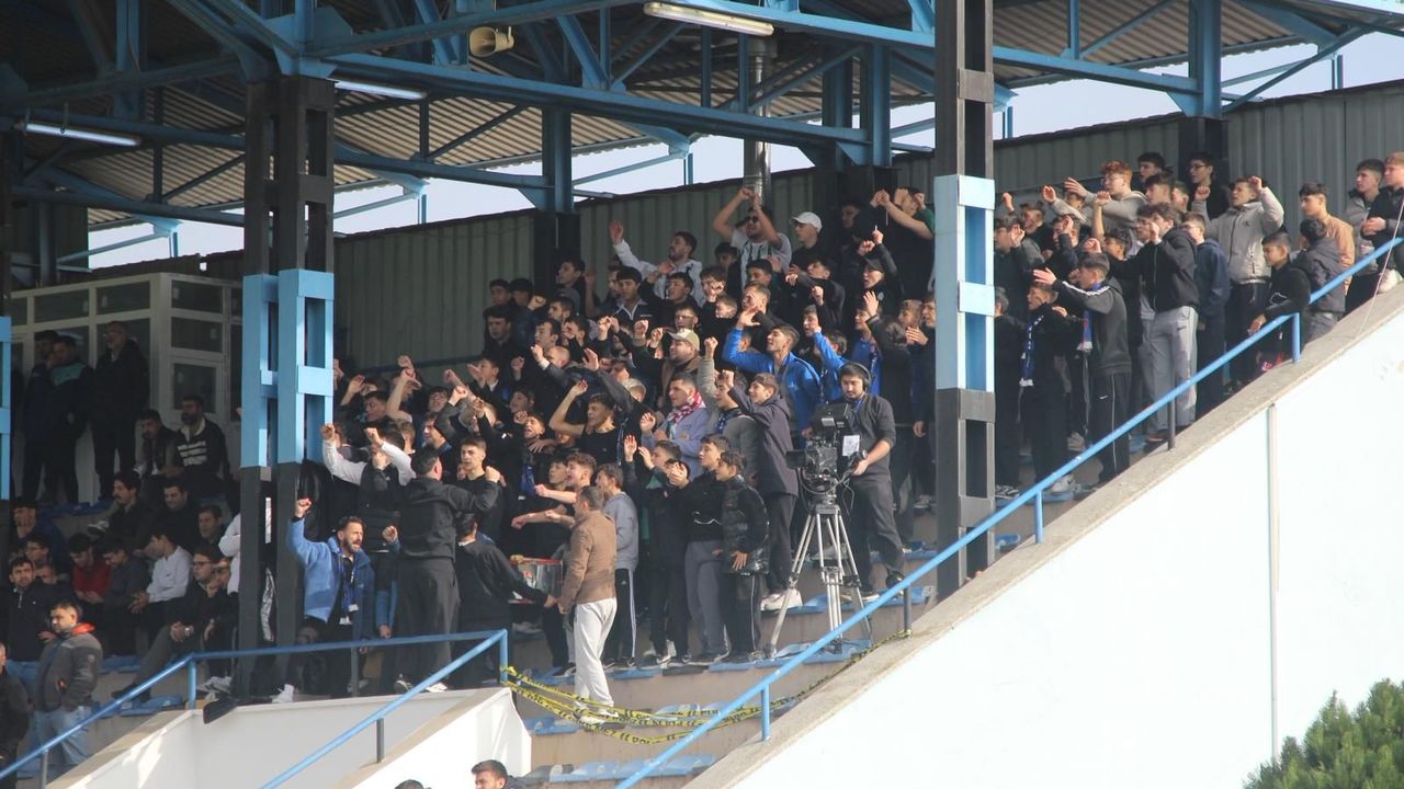 90 dakika küfür ettiler! Karacabey tribünlerinden çirkin tezahürat