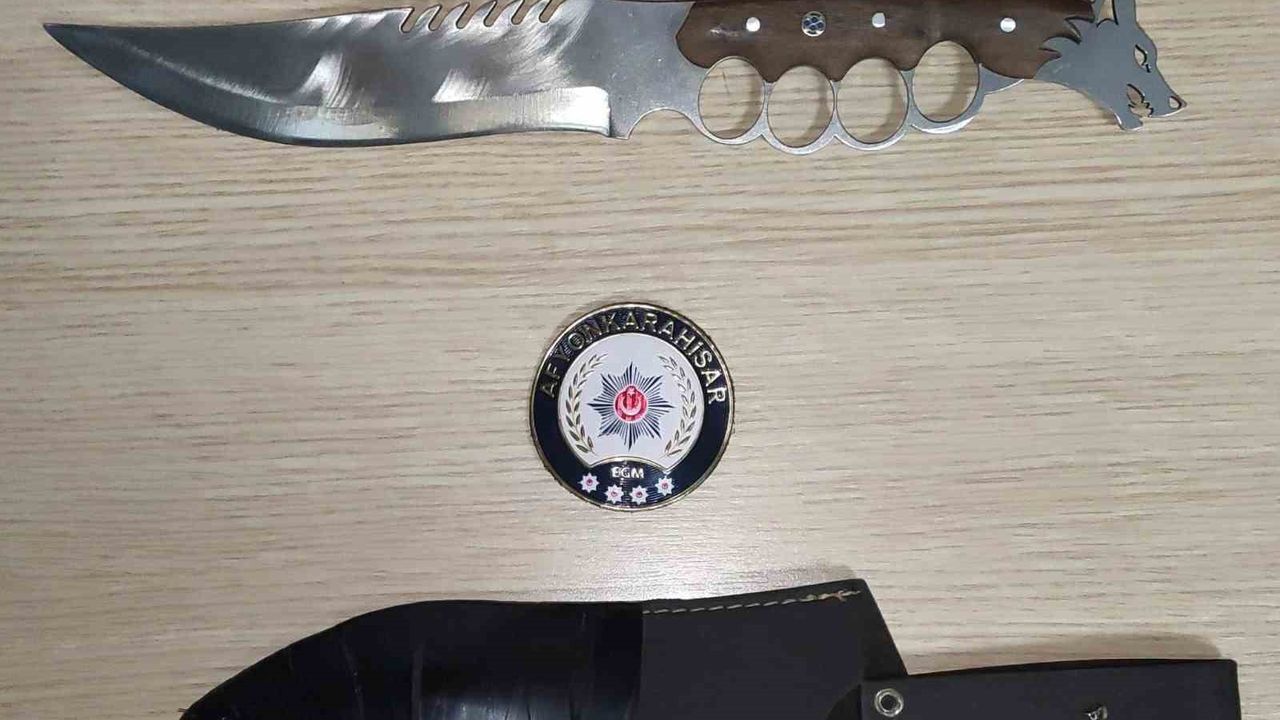 Afyon’da bir haftada 28 aranan şahıs yakalandı, uyuşturucu ve silahlar ele geçirildi