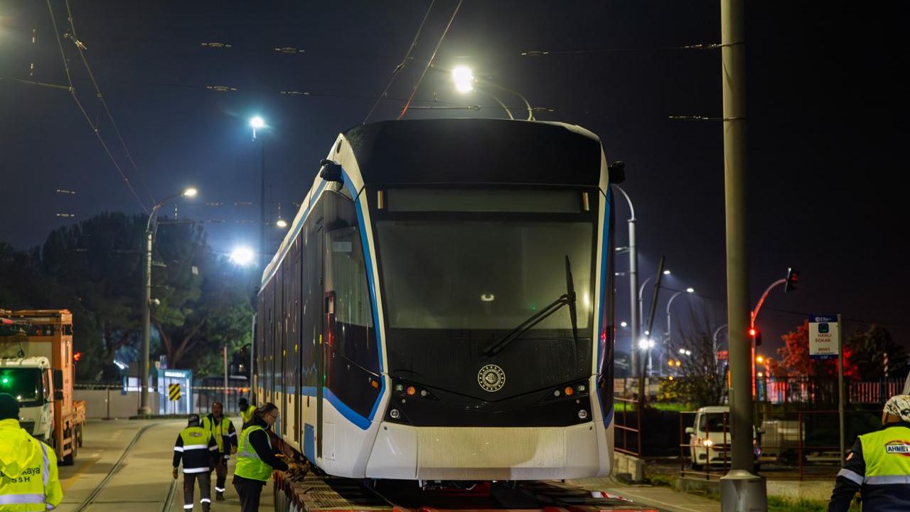 Kocaeli’de Raylı Ulaşım Güçleniyor: Yeni Tramvay Raylara İndi