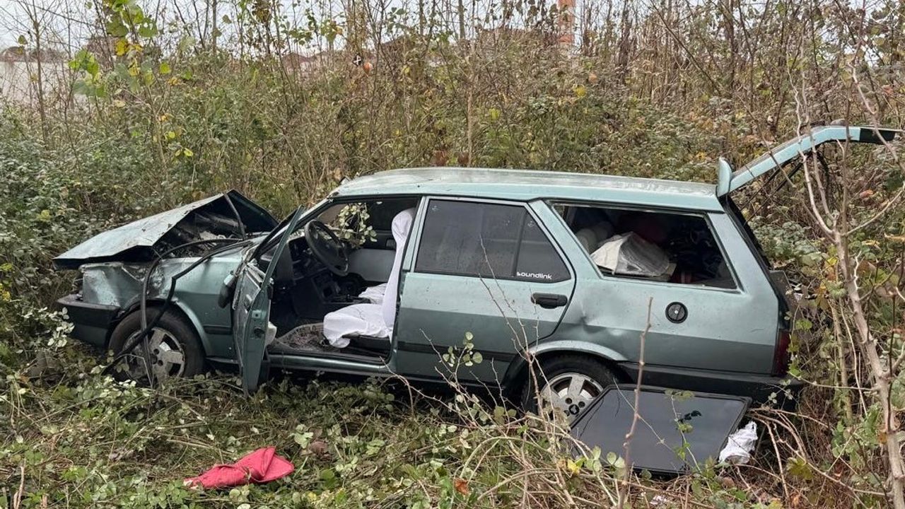 Direksiyon Hâkimiyetini Kaybetti, Araç Yoldan Çıktı: Terme’de Kaza