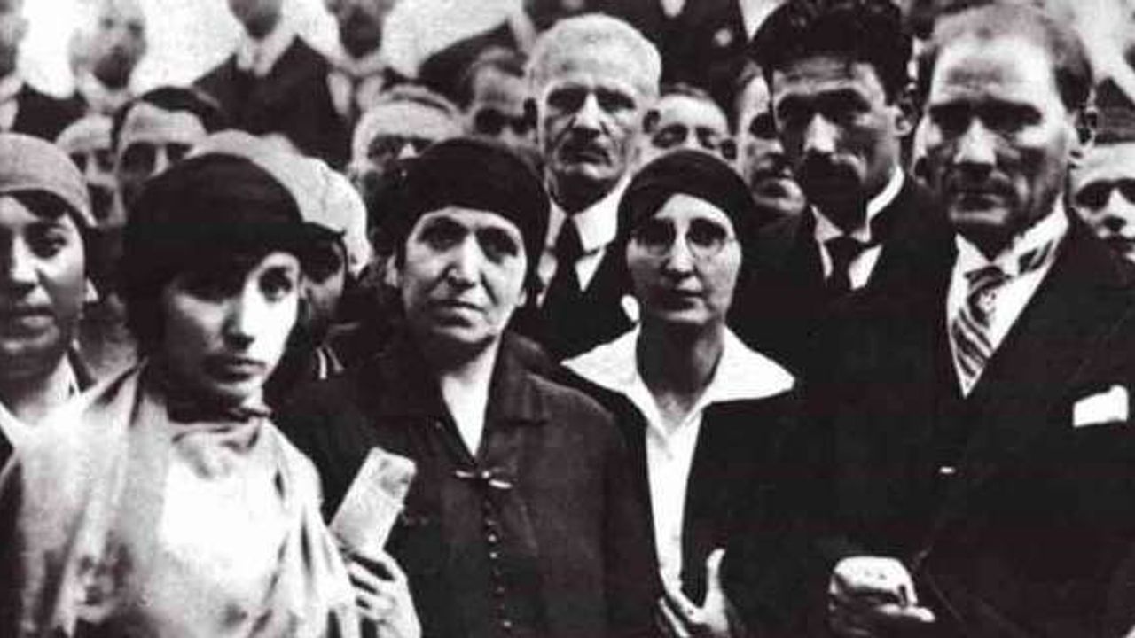 5 Aralık’ta Yazılan Tarih: Türk Kadını 91 Yıl Önce Dünyaya Örnek Oldu