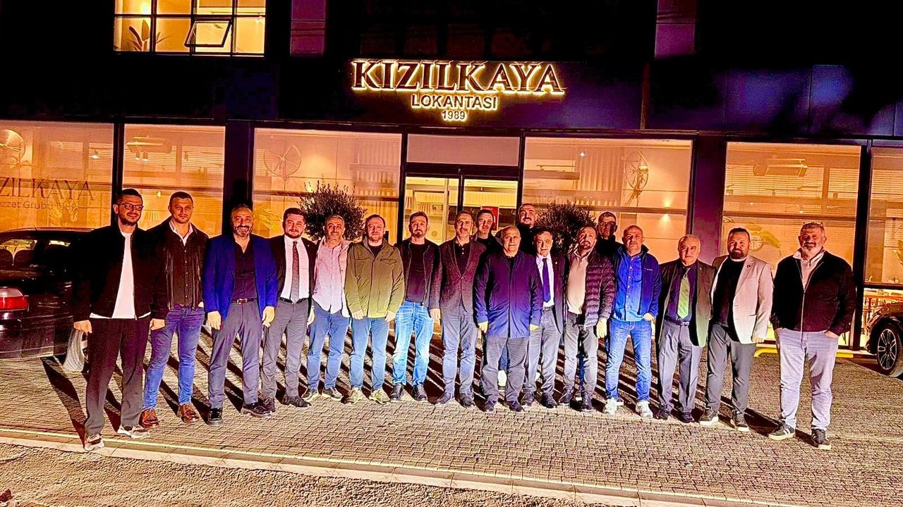 Kocaelispor Yönetimi Kasımpaşa Maçı Öncesi Toplandı