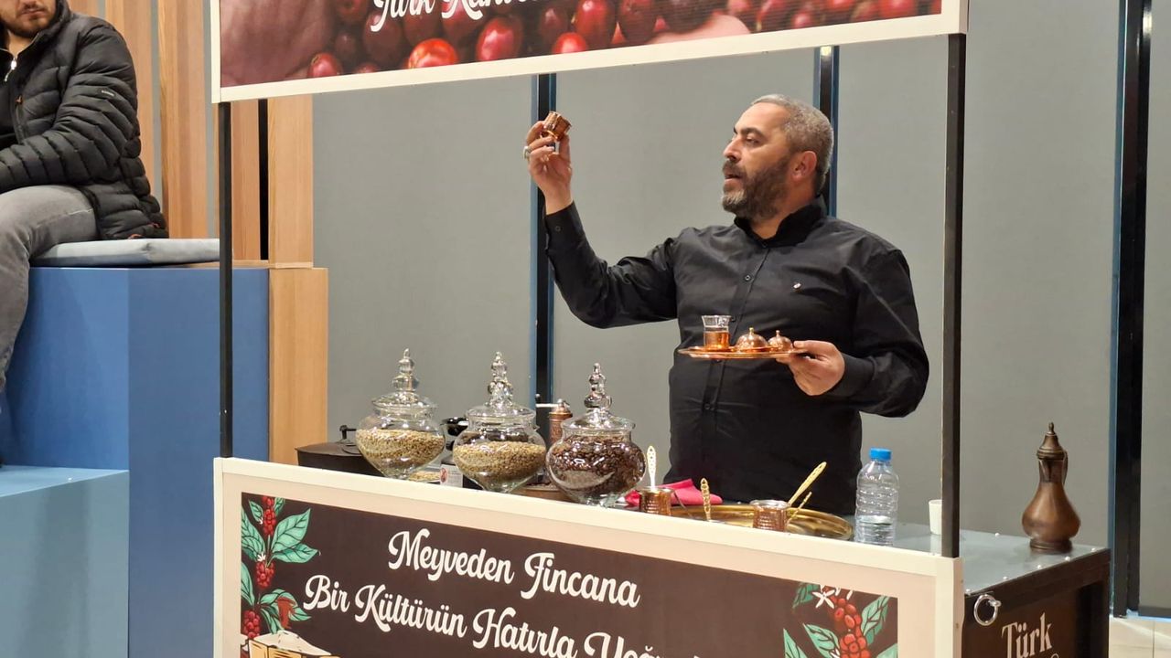 “Türk Kahvesi’ne Dair” Kocaeli’de Tanıtıldı: 500 Yıllık Lezzet, Kitapla Taçlandı