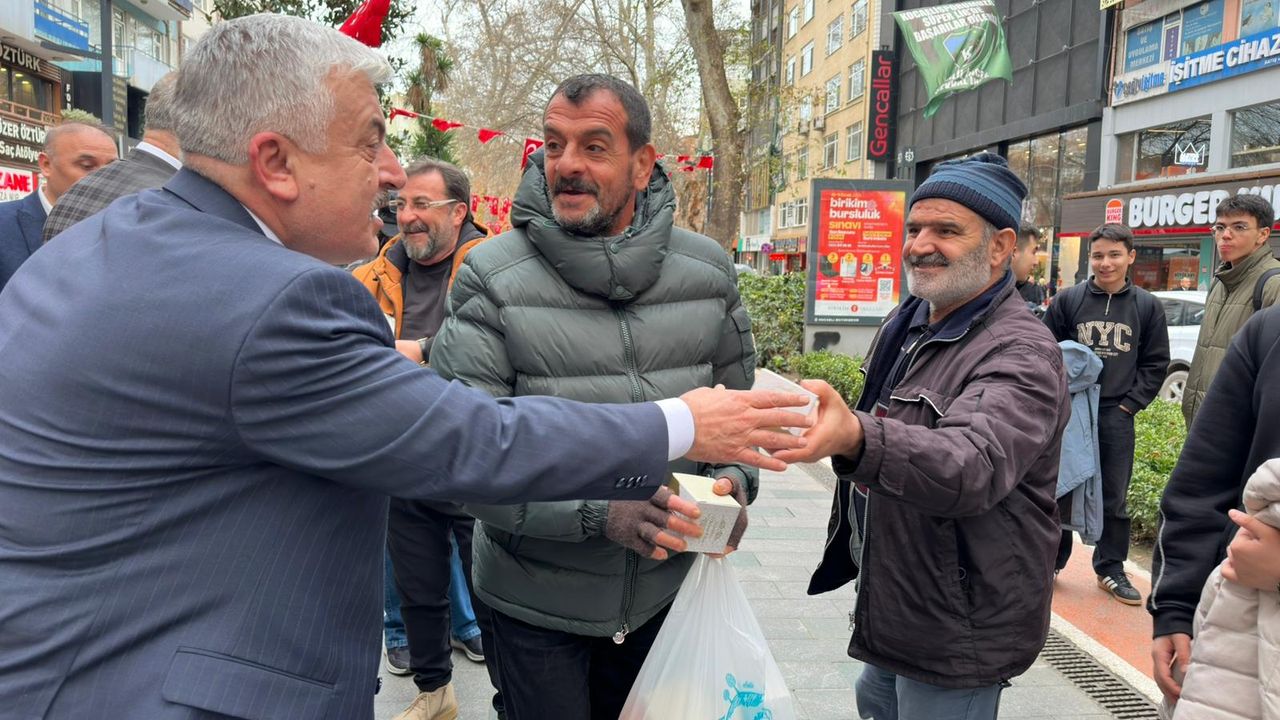 MHP Kocaeli’den Regaib Kandili’nde Anlamlı İkram