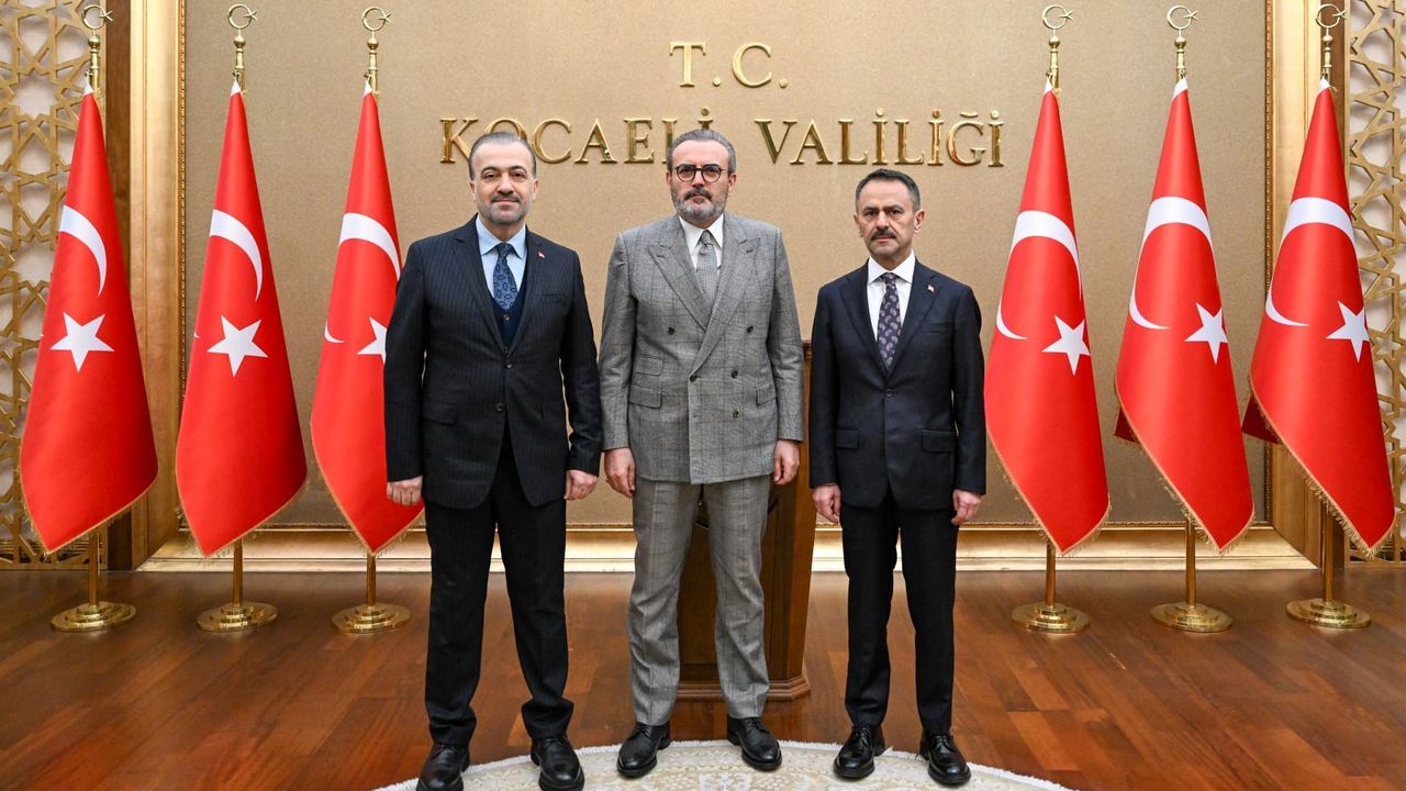 Eski Bakan Mahir Ünal Kocaeli’de: Vali Aktaş ile bir araya geldi