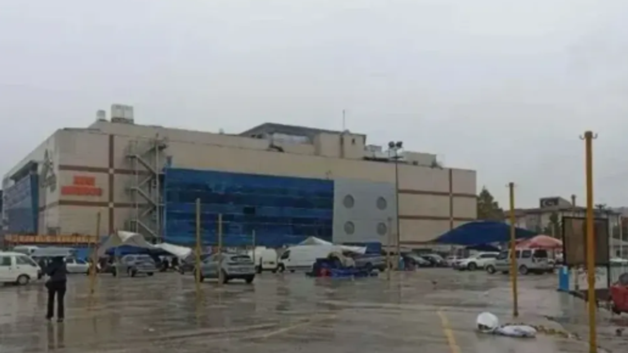 İzmit Yahyakaptan’daki Açık Otopark 10 Yıllığına Kiraya Verildi