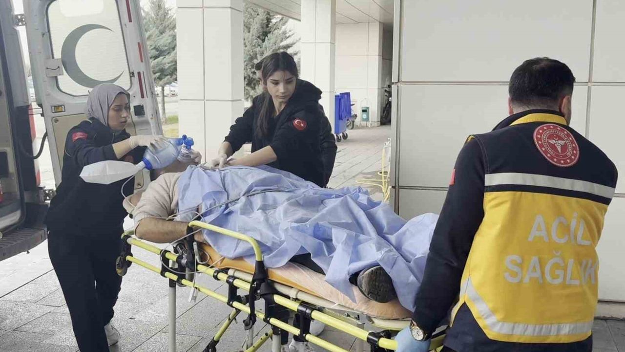 Aksaray’da kaza yerine gelen sürücü yakını kalp krizi geçirdi