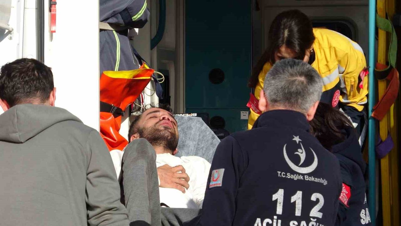 Antalya’da apartman yangını: Uykuda yakalanan kişi hastaneye kaldırıldı