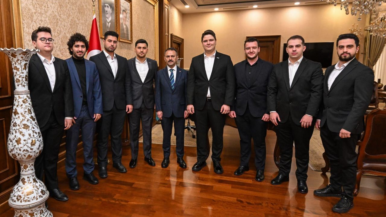 Genç MÜSİAD Kocaeli Şubesi Başkanı Muhammet Berk Şengün ve Yönetiminden Vali İlhami Aktaş’a Ziyaret